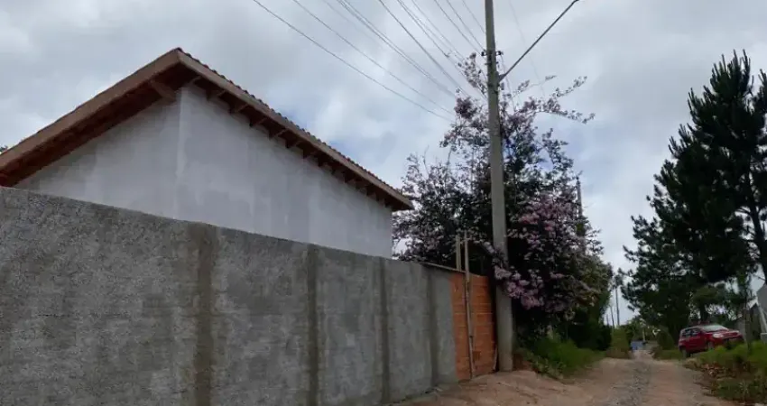 Linda chacara em ibiúna. fase final de acabamento. com escritura.