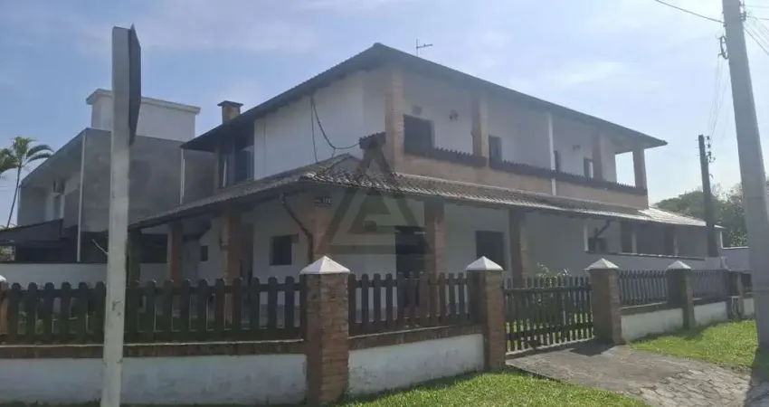 Sobrado à venda em Itapoá, Barra do Saí, com 3 quartos, 160,67m²