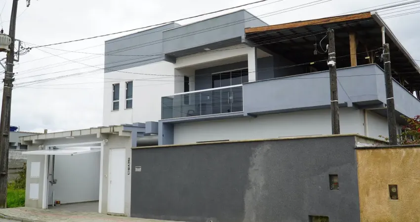 Ampla casa com 5 quartos (3 suítes) e excelente área de lazer – conforto e espaço para toda a família!