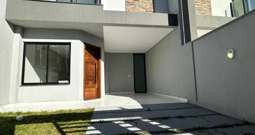 Sobrado com piscina, area de fundos gigante, a 400 metros da praia