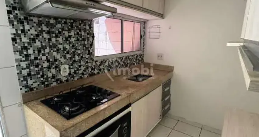 Casa duplex de 2 quartos, em condomínio fechado com segurança 24h, próximo ao pa