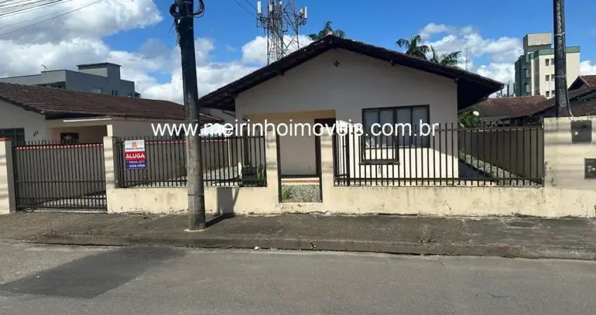 Casa de alvenaria 3 dormitórios no guanabara - garagem e salas amplas - joinville/sc