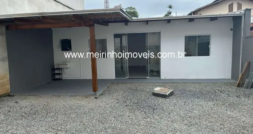 Casa de alvenaria 2 quartos no petrópolis - fundos independentes com garagem - joinville/sc