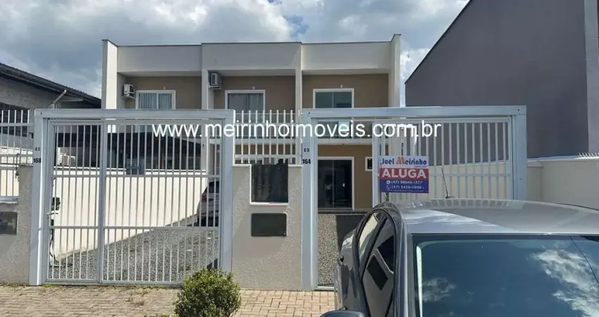 Sobrado geminado 2 dormitórios no Fátima - sacada, quintal e 3 vagas - Joinville/SC
