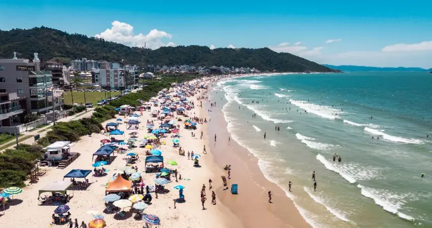 À 170 metros do mar! apartamento 2 dormitórios sendo 1 suíte, mobiliado, em palmas gov. celso ramos