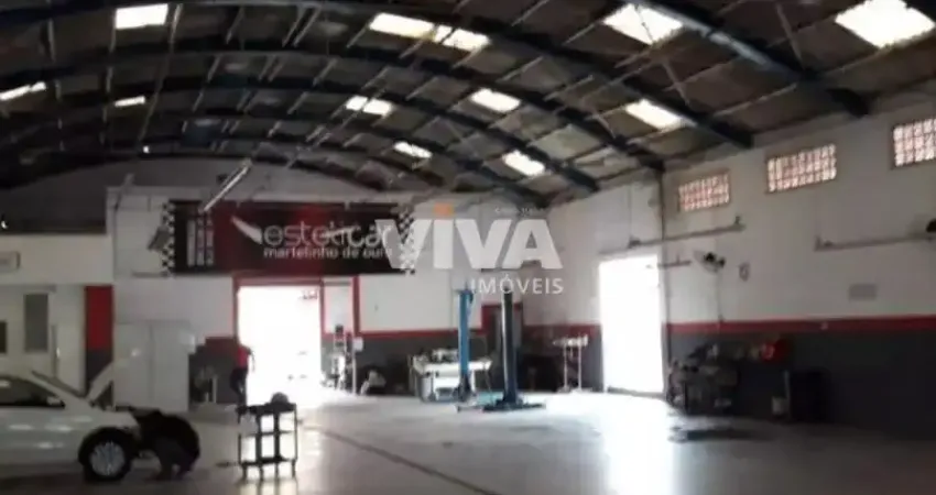 Excelente terreno com um galpão, espaço no fundo, com uma aria total de 1,438 metros quadrado, com 640 metros quadrado de construção