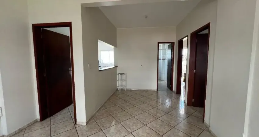 Um apartamento amplo com 78 metros privativos, sacada com churasqueira, quartos amplos.