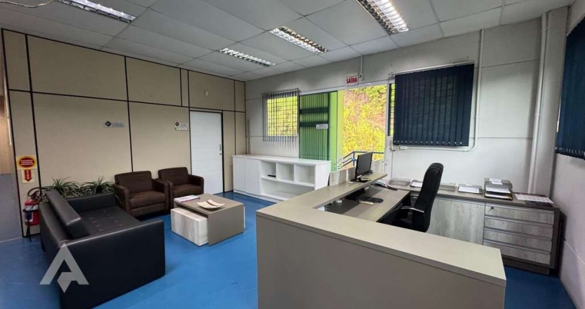 Ponto comercial com 6 salas para alugar no Vorstadt, Blumenau 