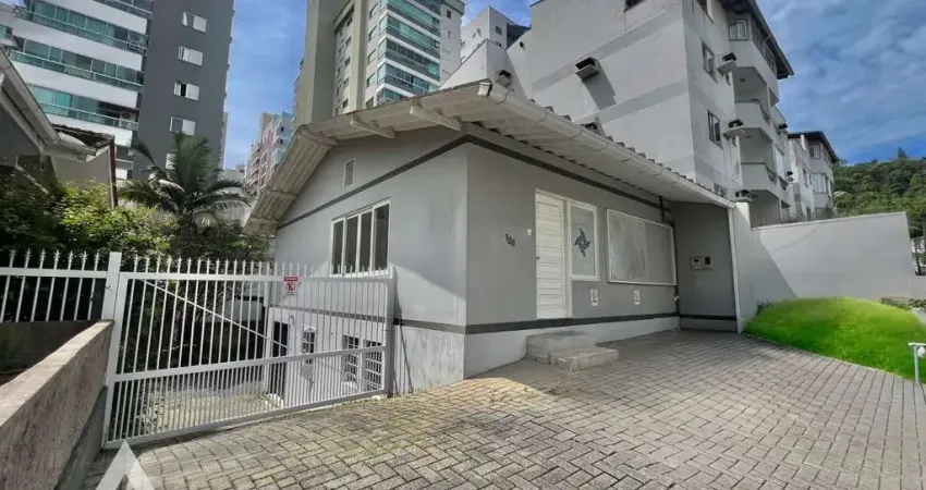 Casa comercial com 6 salas para alugar no Victor Konder, Blumenau