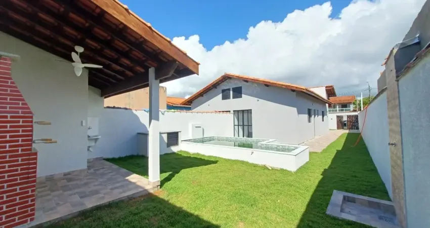 Linda casa nova e com piscina em itanhaém, litoral de são paulo