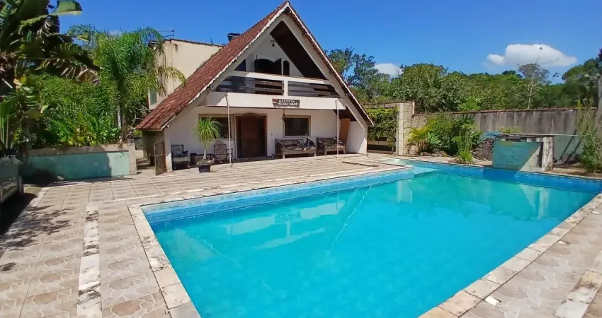 Linda chácara com piscina e estilo colonial em itanhaém./sp