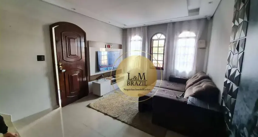 Sobrado c/ 3 quartos (sendo 1 suíte) todos c/ armários, cozinha c/ armários e 4 vagas de garagem