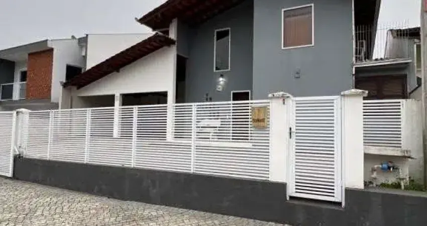 Casa com 4 quartos à venda na Rua Carlos Eberhardt, 254, Santo Antônio, Joinville