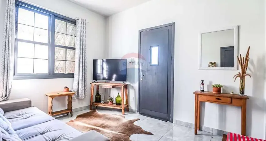 Casa de 03 dormitórios em rua tranquila com piscina - conforto e qualidade!