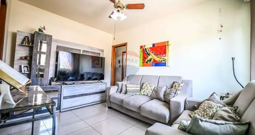 *'seu refúgio: casa de 3 dormitórios com edícula em localização calma e preço acessível!'*