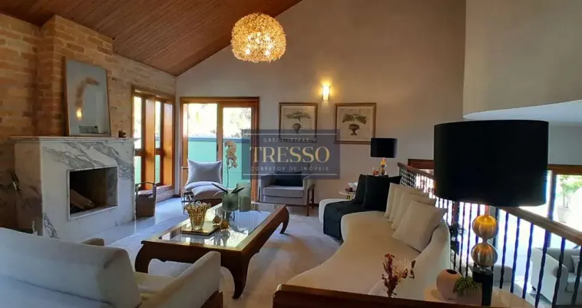 Casa mobiliada em frente a um bosque em condomínio fechado lago taboão.