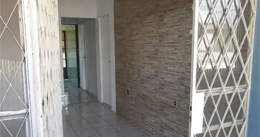 Oportunidade para investidor - 02 casas de 02 quartos casa uma em terreno de 12 x 40