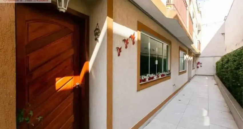 Sobrado à venda em condomínio fechado - conforto e segurança!