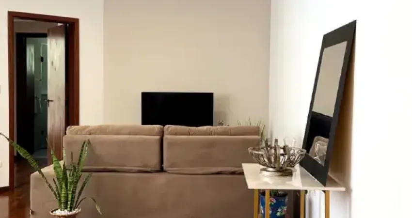 Apartamento amplo de 115 m², reformado e em localização privilegiada