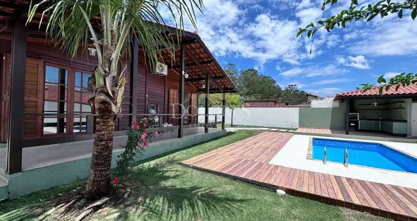 Casa térrea à venda no aruã:  3 dorms (1 suíte), piscina, varanda c/ vista. escritório. 6 vagas.