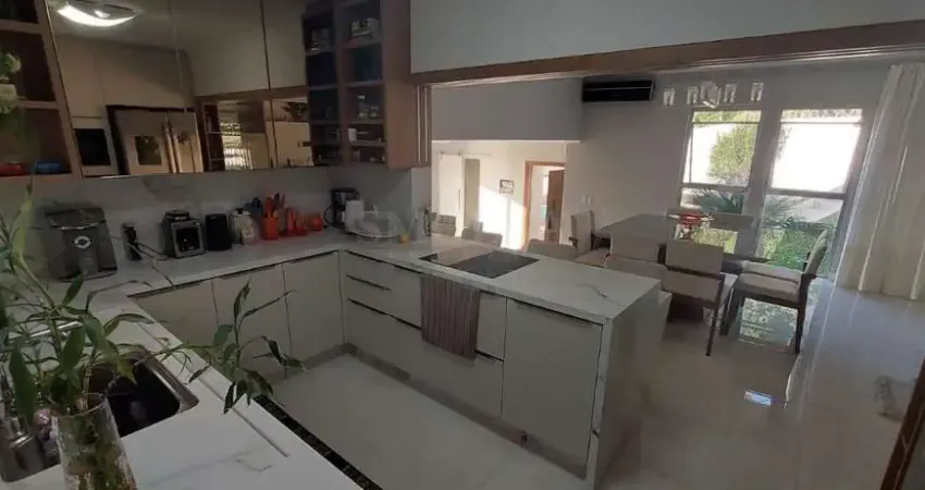 Casa em condomínio fechado com 4 quartos à venda na Rua das Embaúbas, Centro, Florianópolis