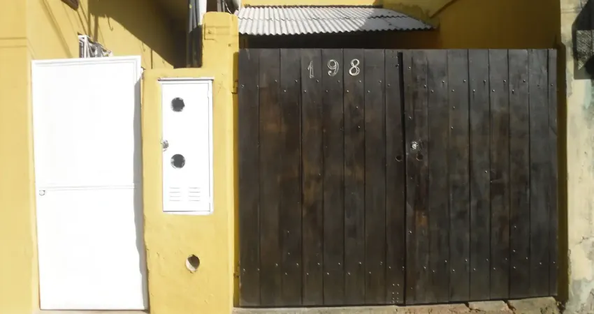 Casa com 2 quartos à venda na Rua Manoel Rocha, 198, Carmari, Nova Iguaçu