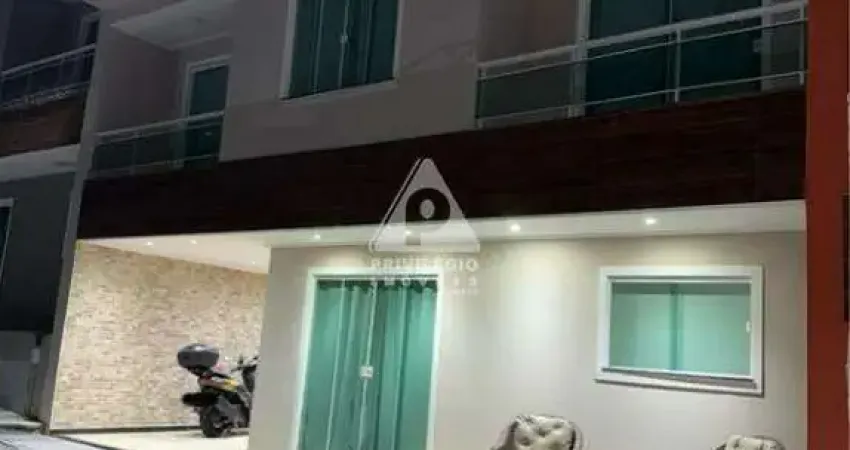 Luxo e praticidade: vendo casa 3 quartos, mobiliada (porteira fechada) na melhor localização da freguesia.