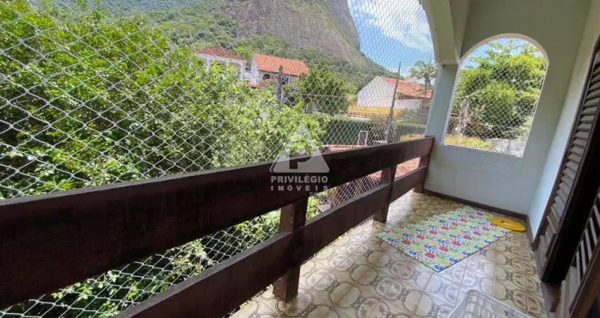 Linda casa duplex estilo colonial – vista deslumbrante para a pedra da gávea na barrinha área interna com 323 m² e área total de 520 m².