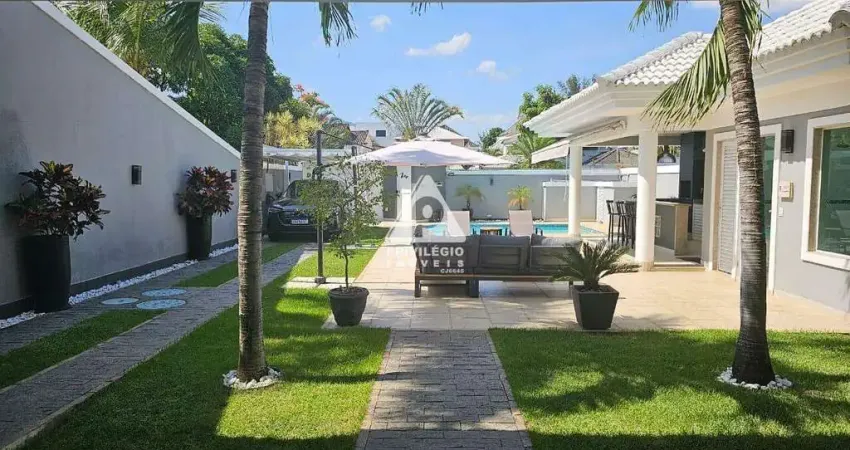 Espetacular Residência em Condomínio Fechado c/ 5 Suítes, Piscina Privativa e Área Gourmet | Localização Privilegiada