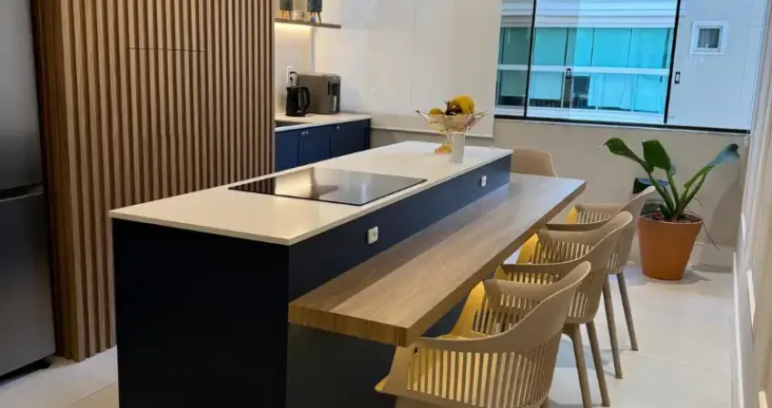 Apartamento reformado e mobiliado no edifício reno – centro de balneário camboriú