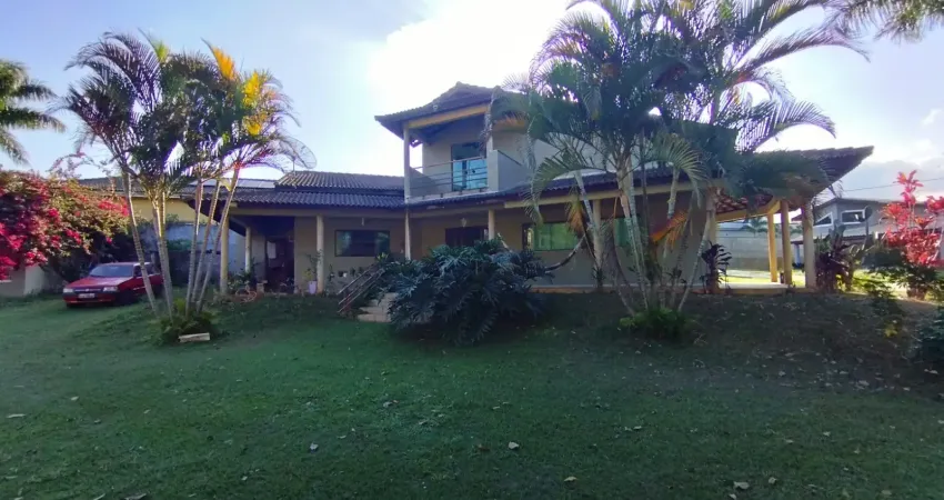 Alugo casa no condomínio village da serra em araçoiaba da serra -sp