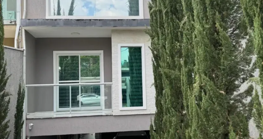 Lindo sobrado com 3 quartos e 1 suíte no abranches. jardim e ampla churrasqueira