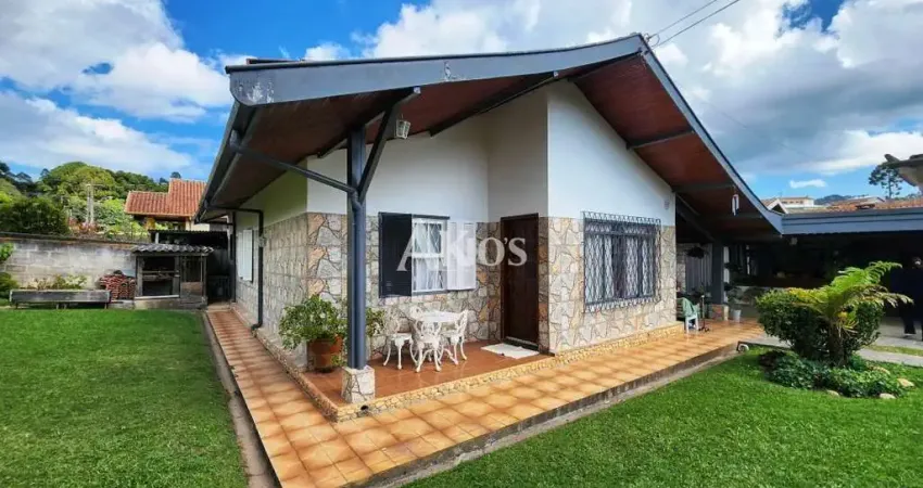 Casa à venda com ótima localização! - grande potencial de uso comercial e rendimento extra.