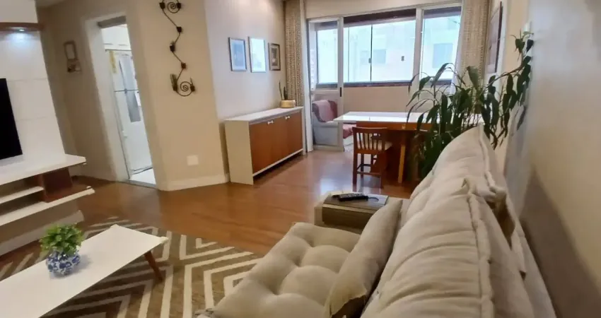 Ótima localização com piso aquecido, banheira, ar condicionado no juvevê