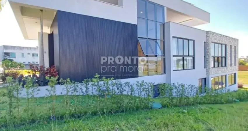 Casa de ampla mobiliada em condomínio fechado alphaville com 326m² de área privativa!!
