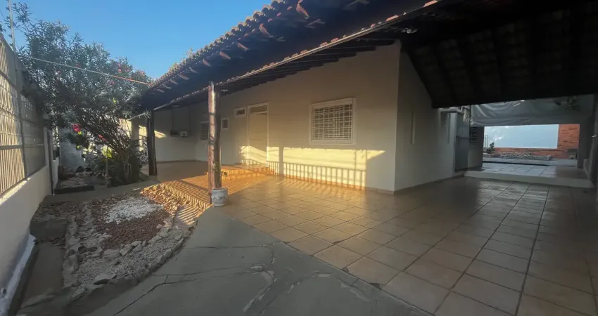 Casa com 4/4 sendo 3 suítes com painel solar e piscina no santa cruz 1