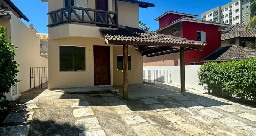 Casas em condomínio para locação na glória em macaé/rj, 03 quartos com suíte, 2 vagas.