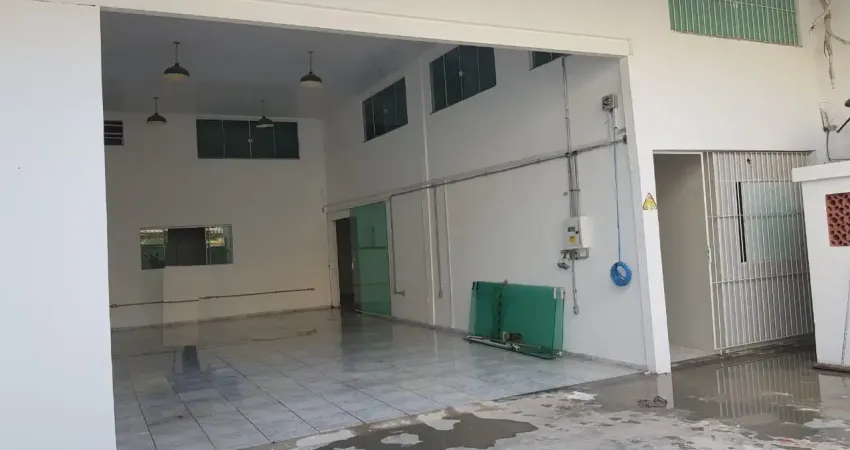 Galpão para venda ou locação no sol e mar em macaé/rj, 200m2, salas e banheiros.