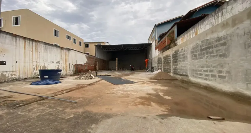 Galpão para locação no sol e mar em macaé/rj, 360m2 terreno, galpão e banheiro.