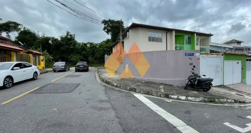 Casas para venda no jardim vitória em macaé/rj, 02 quartos com suíte, garagem e área gourmet.