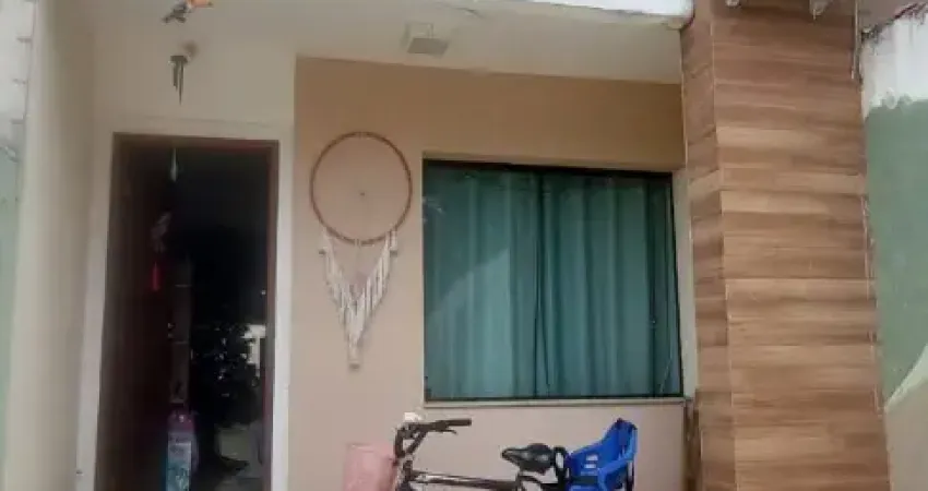 Casas para locação no mirante da lagoa em macaé/rj, 02 quartos/suítes, garagem e quintal.