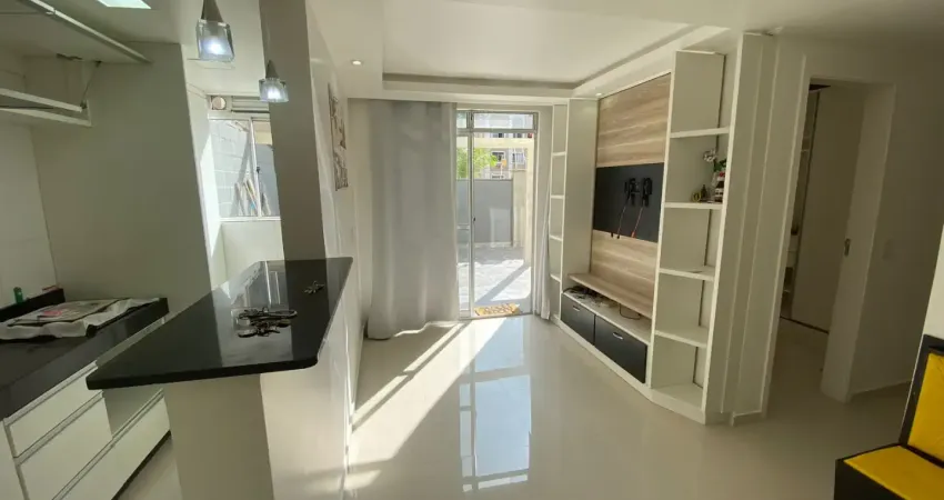 Apartamento térreo com área externa para venda no barreto em macaé/rj, 02 quartos, 1 vaga, lazer