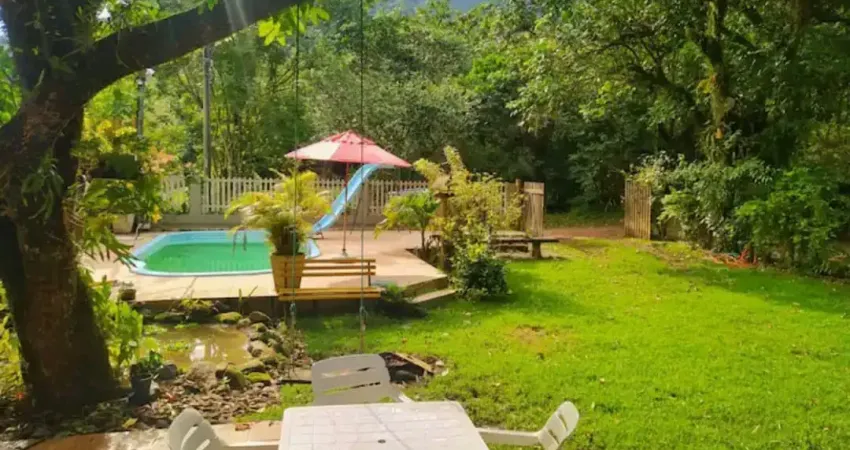 Chácara para venda na região serrana de macaé/rj, bairro trapóleo, 1.362m2, casa 3 quartos e piscina.