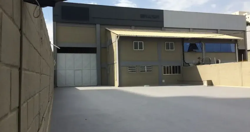 Galpão para locação no Novo Cavaleiros em Macaé/RJ, 450M2, Estacionamento, área externa, Escritórios.