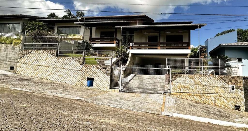 Casa com 4 dormitórios à venda, 314 m² por R$ 1.800.000,00 - Velha - Blumenau/SC