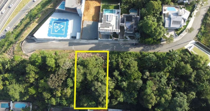 Amplo terreno em loteamento alto padrão no bairro Velha pertinho do centro, venha conferir!