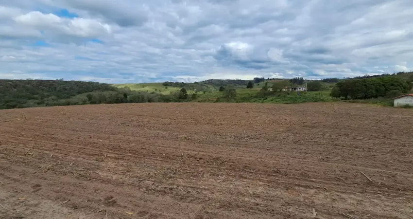 Lindo sítio são miguel arcanjo, 48 alq., 3 casas, 2 barracões, próx. asfalto, escritura