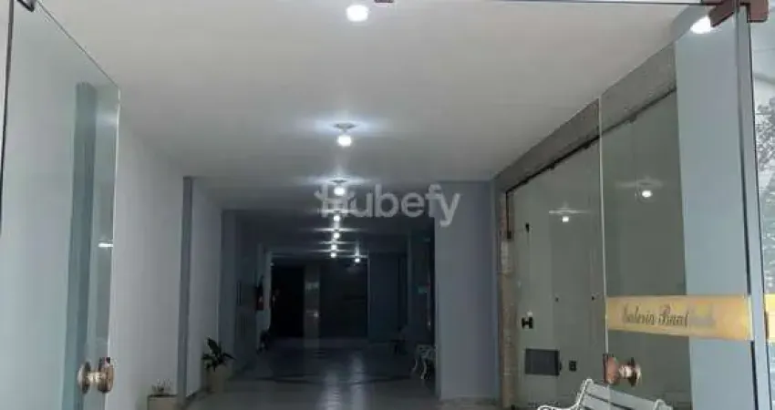 Execente sala comercial no centro da cidade, em galeria comercial!