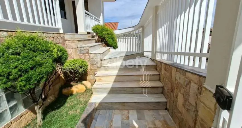 Casa ampla e sofisticada localizada em uma rua segura e tranquila, no vila verde