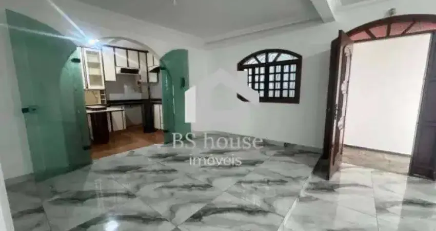 Sobrado com 217m², planejados, quintal e 4 vagas - parque das nações